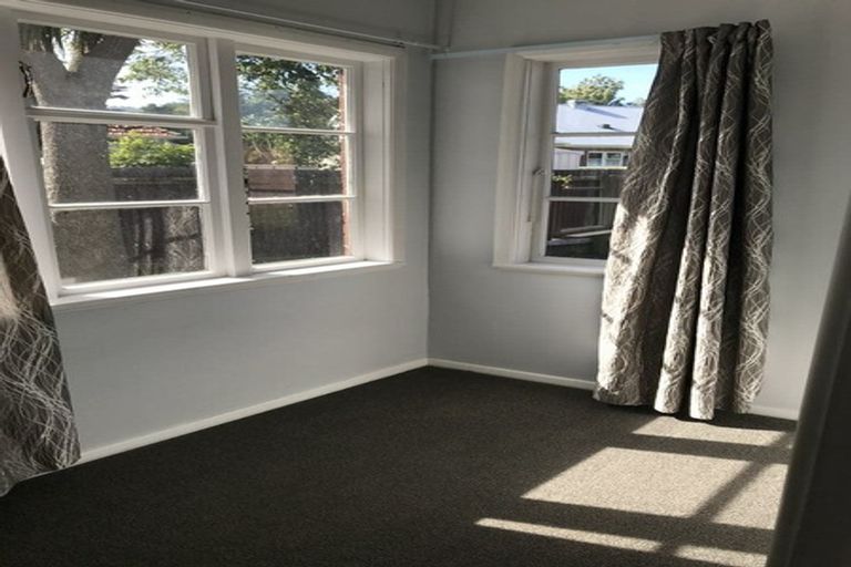Photo of property in 1 Brown Grove, Fairfield, Lower Hutt, 5011