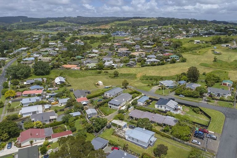 Photo of property in 2/3 Miro Street, Helensville, 0800