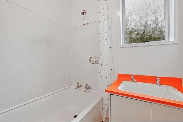 Photo of property in 2/144a Beach Road, North New Brighton, Christchurch, 8083