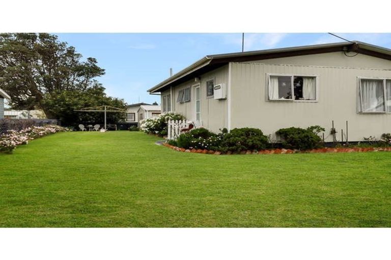 Photo of property in 67 Koputara Road, Himatangi Beach, Foxton, 4891