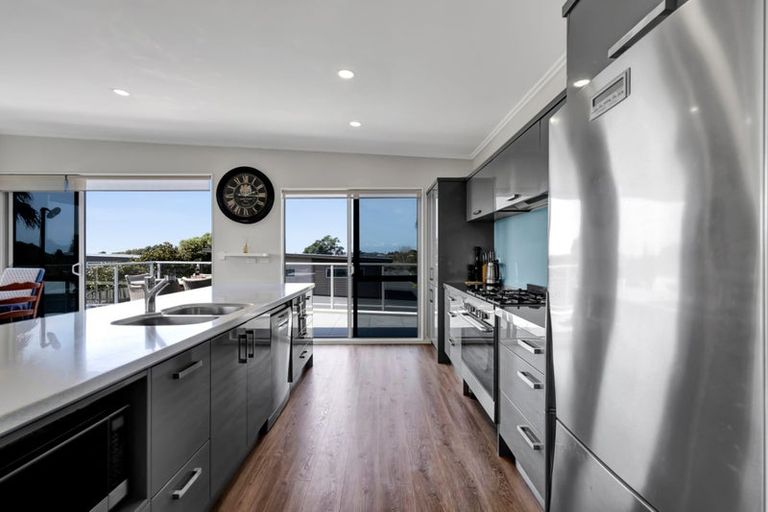 Photo of property in 18 Parkvue Drive, Bell Block, New Plymouth, 4312