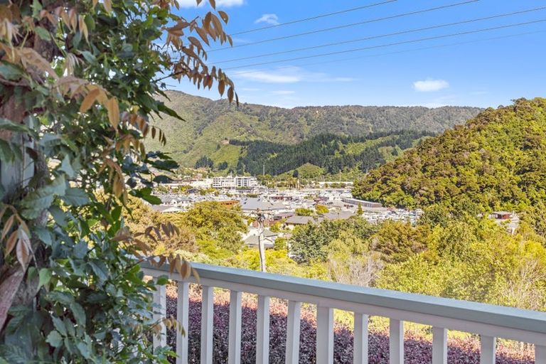 Photo of property in 19 Milton Terrace, Picton, 7220