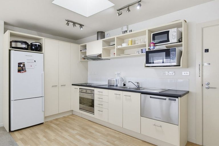 Photo of property in Westhaven Apartments, 23/127 Molesworth Street, Thorndon, Wellington, 6011