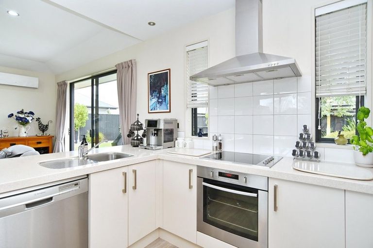 Photo of property in 16 Chestnut Place, Rangiora, 7400