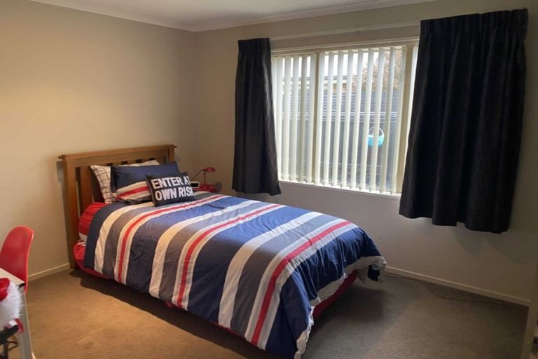 Photo of property in 6 Papaumu Green, Parklands, Christchurch, 8083