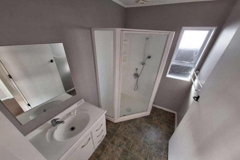 Photo of property in 22 Kaurilands Road, Titirangi, Auckland, 0604