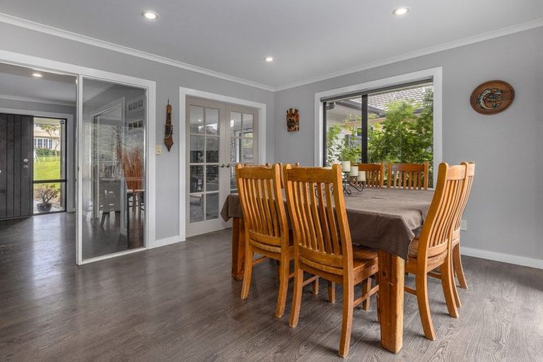 Photo of property in 10 Tararua Close, Aotea, Porirua, 5024