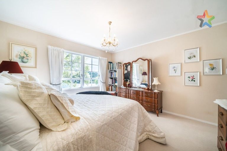 Photo of property in 5 Mokopuna Grove, Stokes Valley, Lower Hutt, 5019