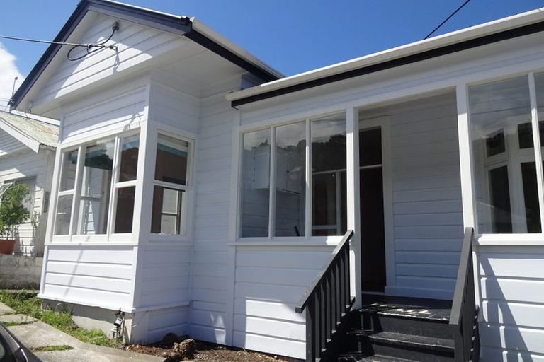 Photo of property in 73 Queens Drive, Lyall Bay, Wellington, 6022