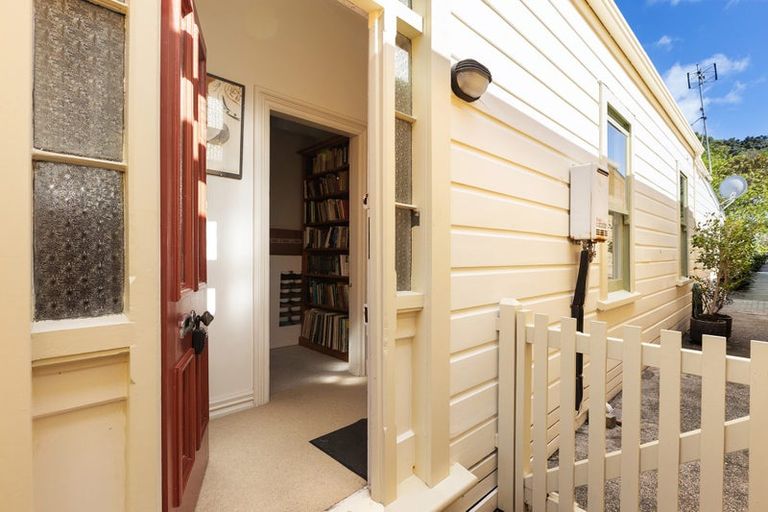 Photo of property in 70 Te Wharepouri Street, Berhampore, Wellington, 6023