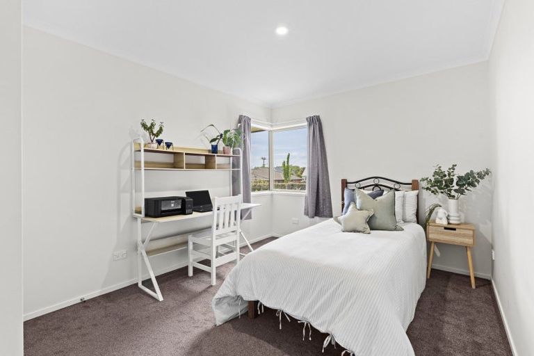 Photo of property in 3a Honeyfield Drive, Whalers Gate, New Plymouth, 4310