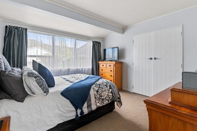 Photo of property in 11 Chapman Place, Fairy Springs, Rotorua, 3015