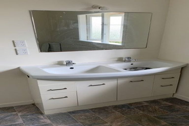 Photo of property in 1/10 Verbena Road, Birkdale, Auckland, 0626