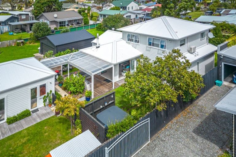 Photo of property in 107 Riverview Road, Whangamata, 3620