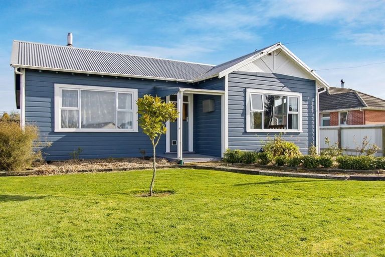 Photo of property in 6 Edward Street, Waimate, 7924