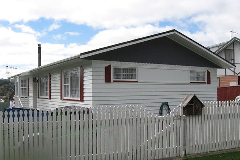 Photo of property in 5 Northcote Street, Wainuiomata, Lower Hutt, 5014