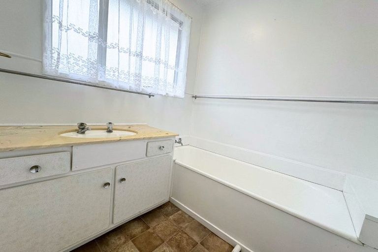 Photo of property in 94 Ferry Parade, Herald Island, Auckland, 0618