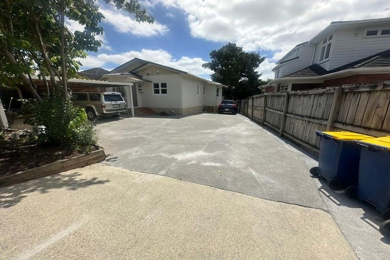 Photo of property in 29 Onewa Road, Northcote, Auckland, 0627