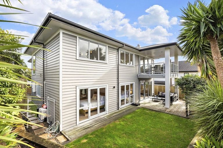 Photo of property in 1/36 Browns Bay Road, Rothesay Bay, Auckland, 0630