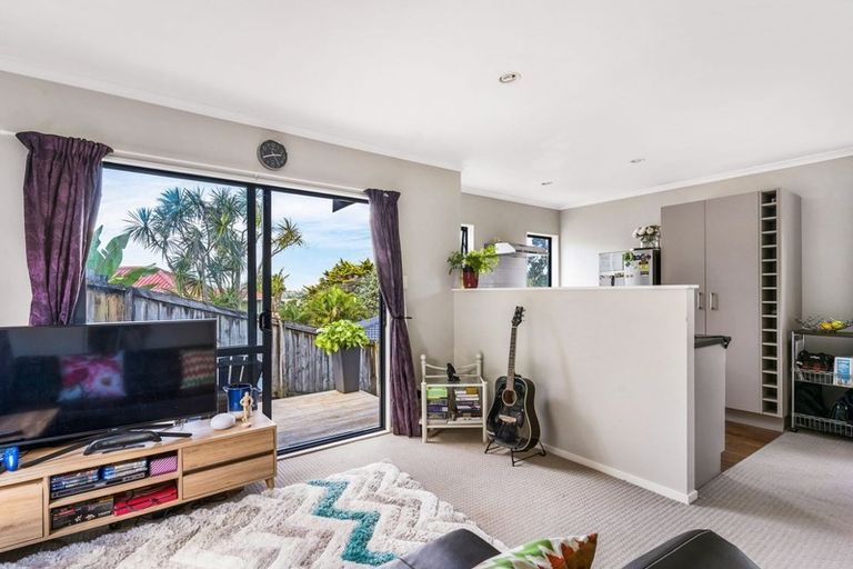 Photo of property in 26b Waimumu Road, Massey, Auckland, 0614
