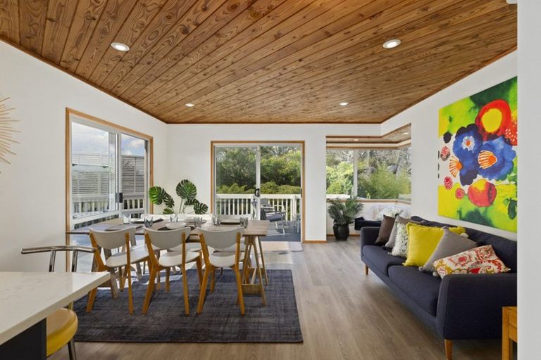 Photo of property in 49 Cron Avenue, Te Atatu South, Auckland, 0610