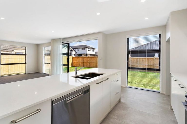 Photo of property in 10 Arahi Road, Clevedon, 2582