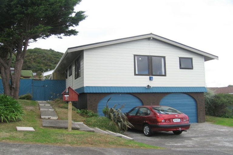 Photo of property in 3 Arahanga Grove, Maupuia, Wellington, 6022