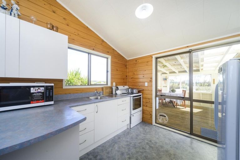 Photo of property in Build Inn, 1942 Parewanui Road, Parewanui, Bulls, 4894