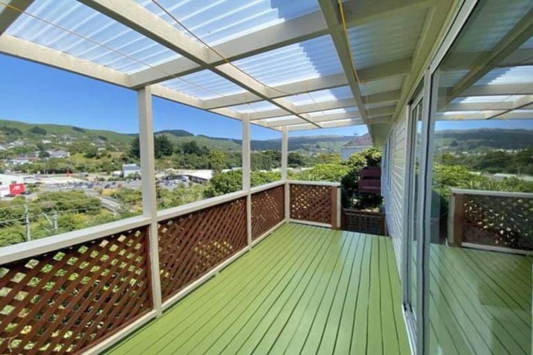 Photo of property in 15b Florio Terrace, Tawa, Wellington, 5028