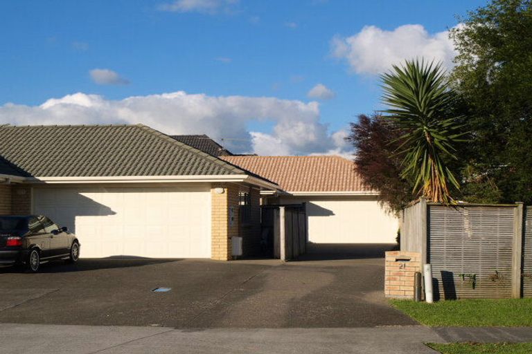 Photo of property in 21 Montecito Place, Golflands, Auckland, 2013