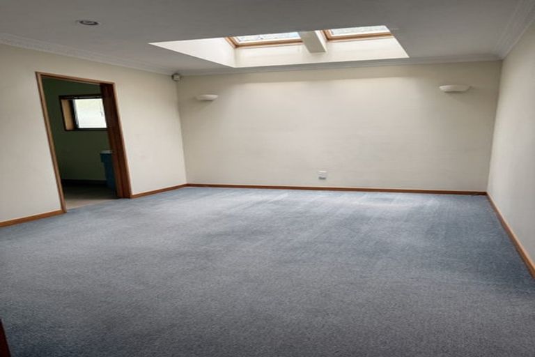 Photo of property in 1/5 Chateau Drive, Burnside, Christchurch, 8053