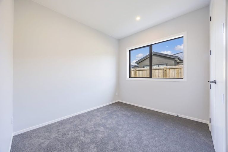 Photo of property in 13 Mcindoe Road, Kumeu, 0810