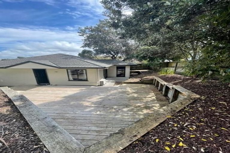 Photo of property in 10a Rena Place, West Harbour, Auckland, 0618