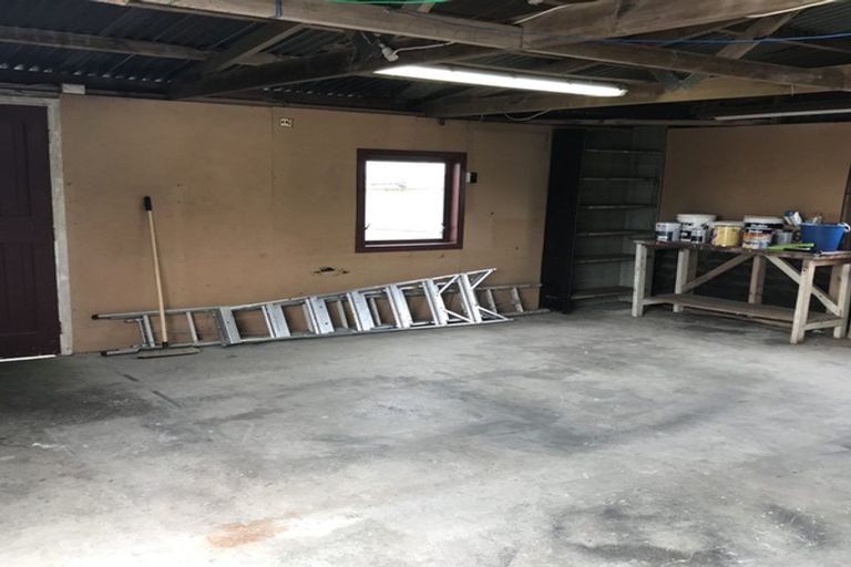 Photo of property in 88 Ruskin Road, Newlands, Wellington, 6037