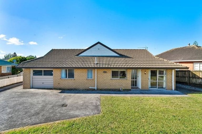 Photo of property in 1/10 Clevedon Road, Papakura, 2110
