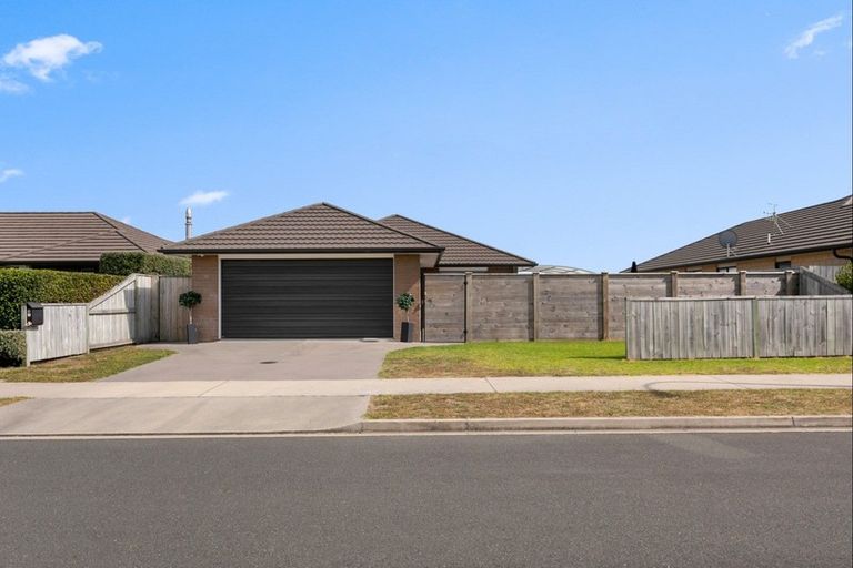 Photo of property in 18 Kamahi Crescent, Papamoa Beach, Papamoa, 3118