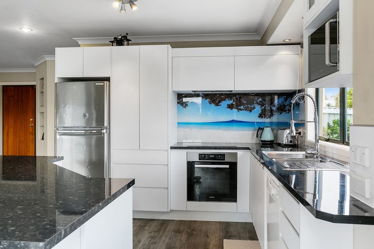 Photo of property in 2 Knox Place, Leamington, Cambridge, 3432