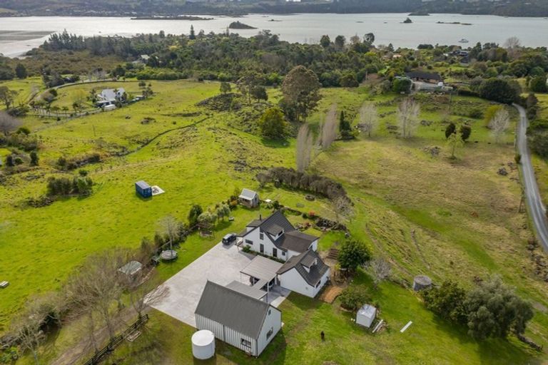Photo of property in 70 Edmonds Road, Kerikeri, 0293