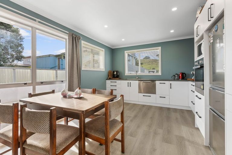 Photo of property in 82 Pioneer Road, Moturoa, New Plymouth, 4310