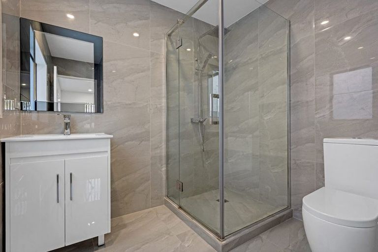 Photo of property in 18a Riverpark Crescent, Henderson, Auckland, 0610