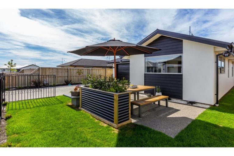 Photo of property in 56 Gillman Place, Pegasus, 7612