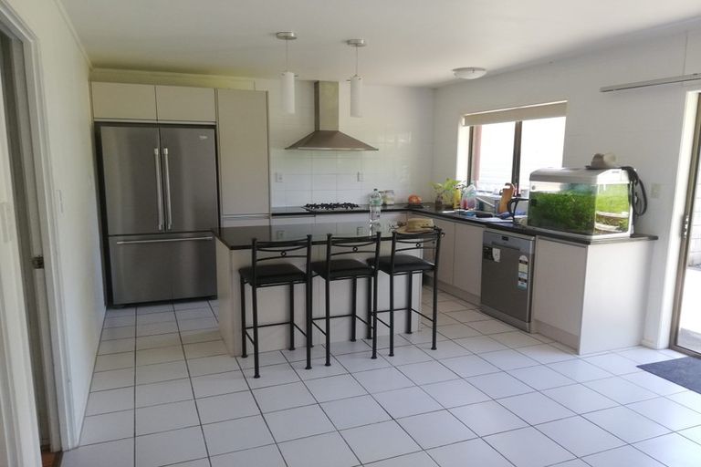 Photo of property in 15 Jillteresa Crescent, Half Moon Bay, Auckland, 2012