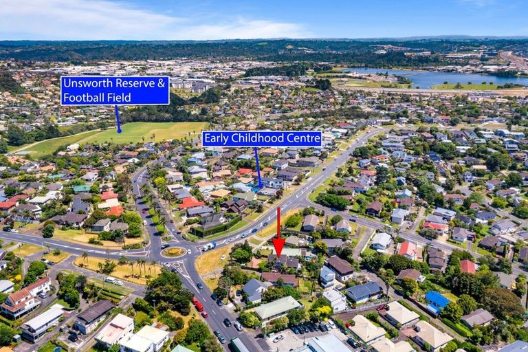 Photo of property in 53 Sunset Road, Totara Vale, Auckland, 0632