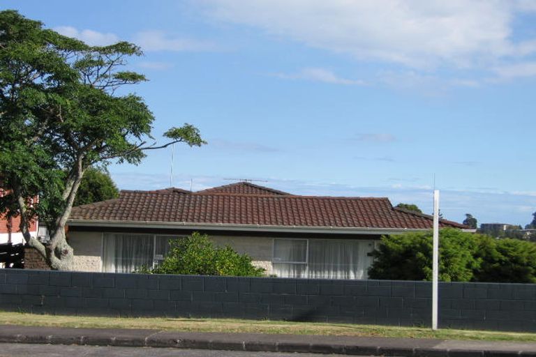 Photo of property in 3/92 Golf Road, New Lynn, Auckland, 0600