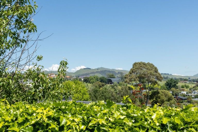 Photo of property in 12 Busby Hill, Havelock North, 4130