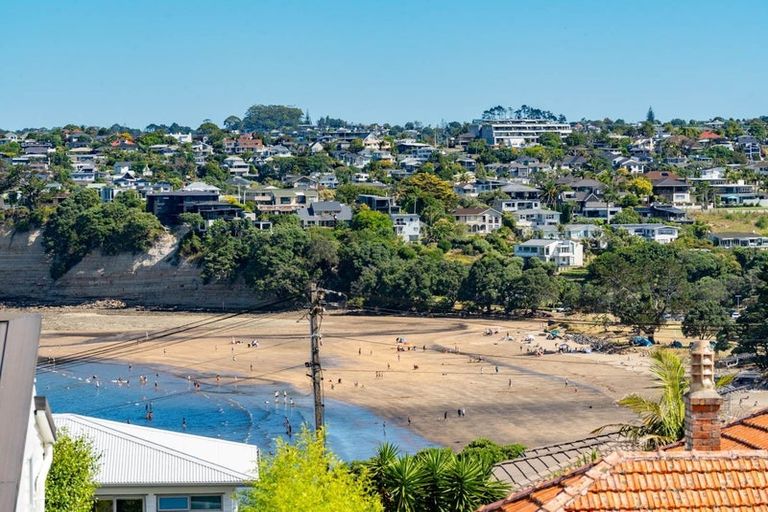 Photo of property in 12b Newburn Road, Waiake, Auckland, 0630