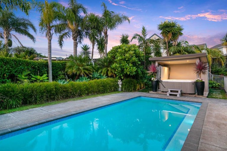 Photo of property in 35 Pounamu Avenue, Greenhithe, Auckland, 0632