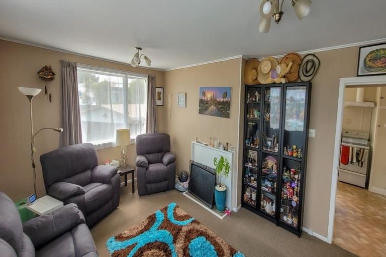 Photo of property in 10 Omapere Street, Waitangirua, Porirua, 5024