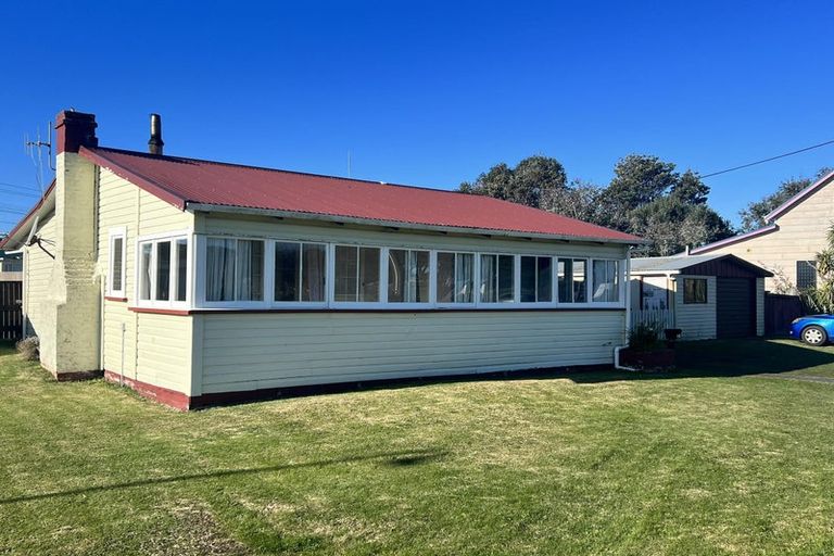 Photo of property in 19 Nash Parade, Foxton Beach, Foxton, 4815