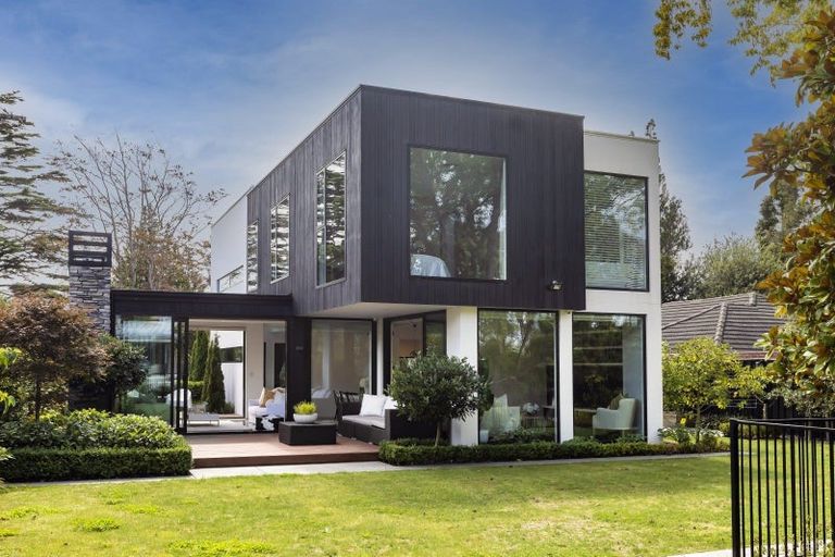 Photo of property in 79 Fendalton Road, Fendalton, Christchurch, 8014